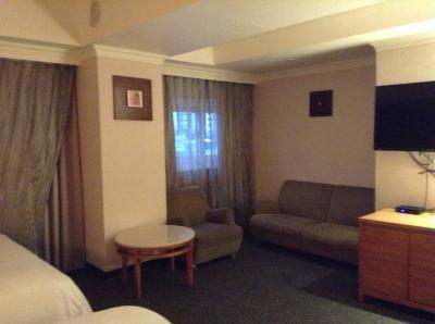 テーブルとソファがあるのはありがたい。荷物も広げられる。