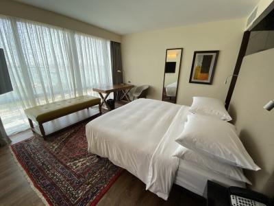 リージェンシースイートのベッドルームです