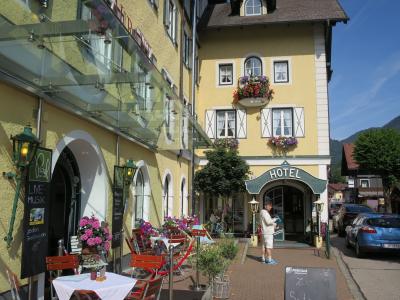 花がいっぱいの可愛い外観