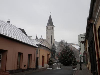 ホテルの外観、教会のそば