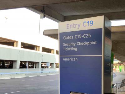 まずはターミナルCの地上階(最上階)のこの1まで行く