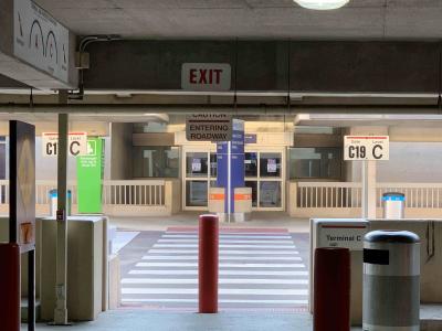 駐車場の入り口からターミナルCを見るとこんな感じ