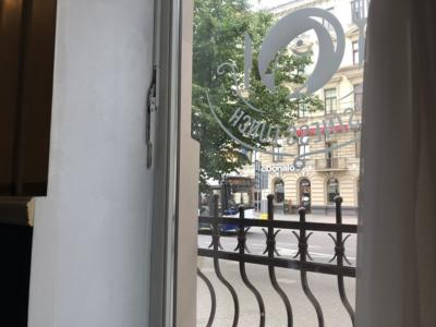 入口、建物内から