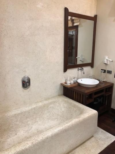 ベッドルームの中にバスタブがありました