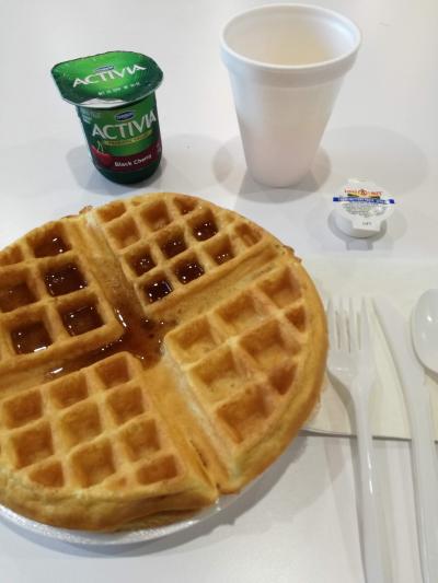 アメリカのＨＯＴＥＬ朝食　ワッフル焼くのが楽しい☆