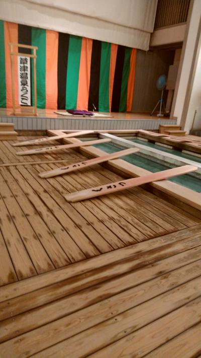 湯もみは有名ですが　夜の落語もいいですよ