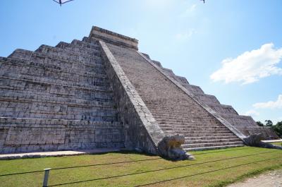 マヤ文明の壮大な建造物がここにあります