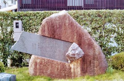 30歳で夭逝した詩人の生涯について学べる。