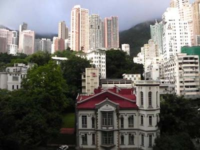 唯一のトイレにある窓から外。