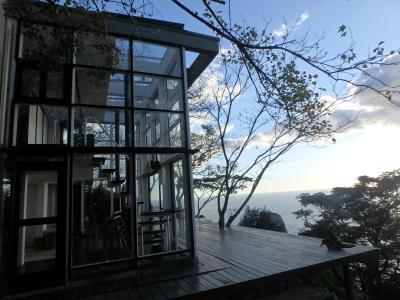 Izu Cliff House 国立公園内の秘境にある絶景 モダニズム建築