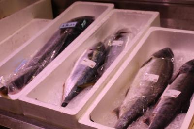 お土産、食事、足湯何でもあり