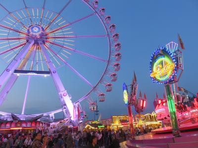 レーパーバーンにある移動式巨大遊園地