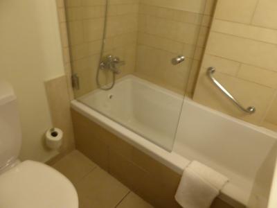 バスルーム。ちょっと狭めかな