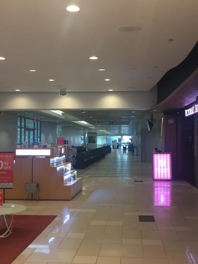 グアム空港の免税店です。