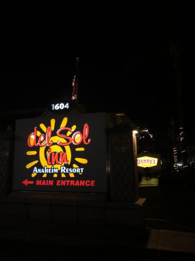 デニーズの裏にあります！