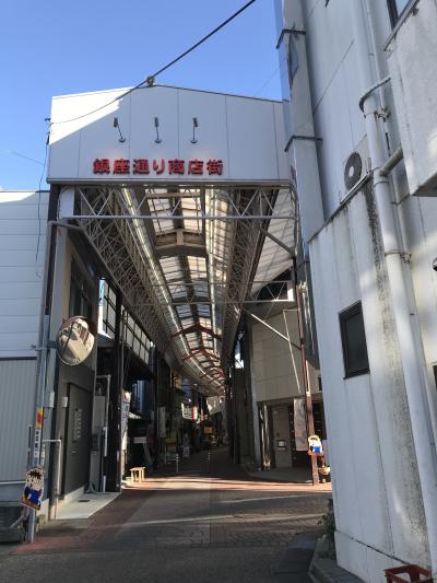 新旧のお店が混在するアーケード街