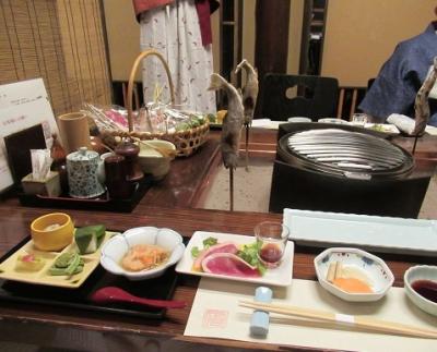 囲炉裏での料理に満足