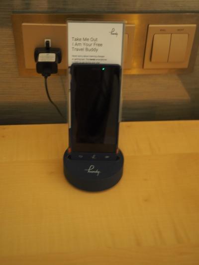 客室備え付けの無料スマホhandy