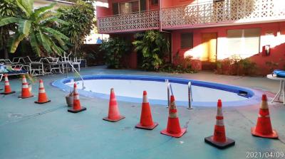 プールは閉鎖中