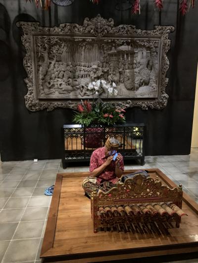 フロントロビーにて生演奏