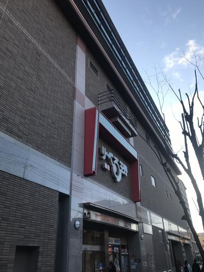 駅付近にオブジェが多くあります