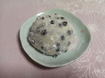 巨大大福　味は普通　餡子と餅のバランスが悪い