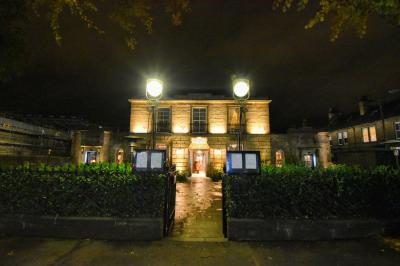 外から見ると結構こじんまりとしています