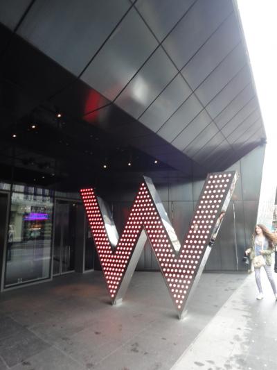 入口の「W」の文字