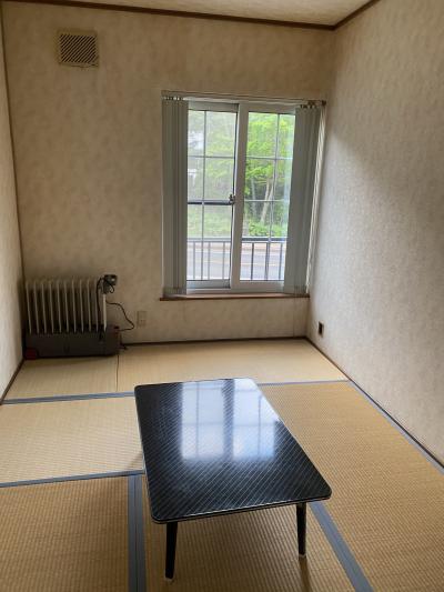 部屋は狭いのですが…