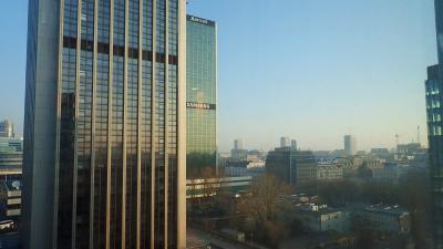 翌朝に部屋から見た街の風景、歴史地区方面です。