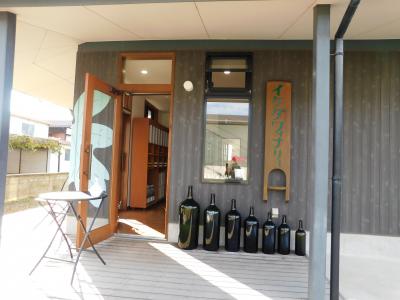 ぶどうの絵の建物が印象的