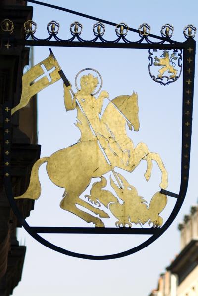 騎士の家：聖ゲオルクの竜退治の看板