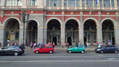 イタリア第3の駅。列車、メトロ、トラム、バスとすべての交通の拠点になっているので便利です。