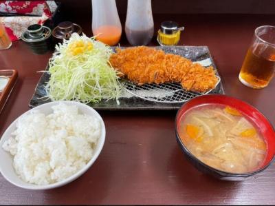 路地裏で絶品のトンカツを食べた