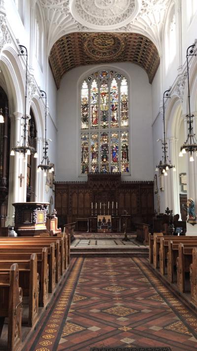 教会の中でほっとひと息