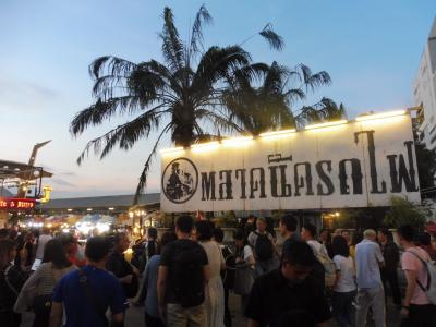 バンコク市内観光の最後は鉄道市場自由散策