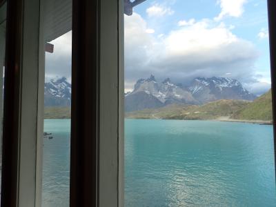 クエルノス・デル・パイネを見ながら食事できます