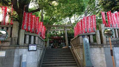 「神奈川宿歴史の道」沿いにある観光スポットとして見応えのある、平安時代中期からの神社。板碑、大楠、日露戦没記念碑等、見処有り。