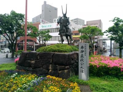 彦根駅前に颯爽と建ってます