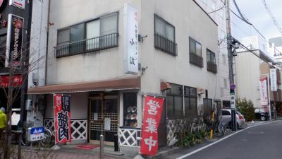 メニューがおいしそうに陳列された、昭和の香りのするお店