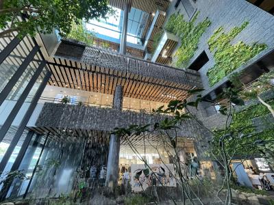 熊本駅側は憩いスペース