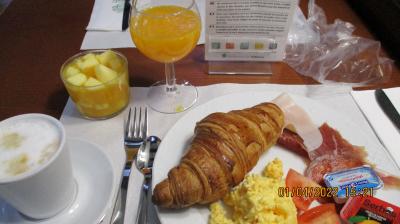 ブッフェを取る時は手袋を