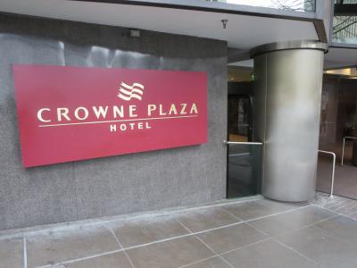 クラウンプラザホテル玄関