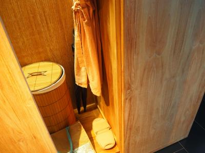 バスローブ、スリッパ、金庫あり