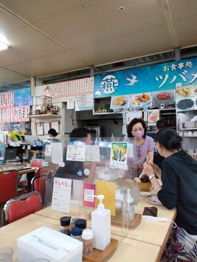 魚を買って、2階の食堂で食べましょう！