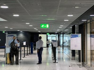 チューリッヒ国際空港のPCR検査場