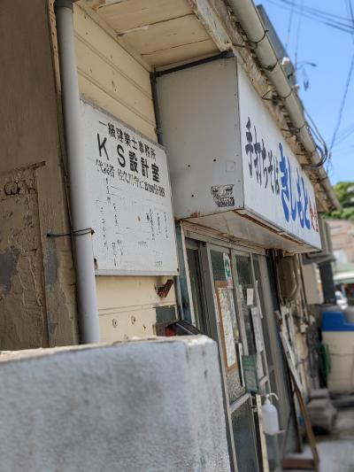 行列のソーキそば店