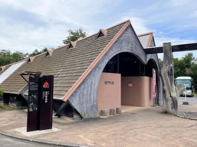 世界遺産の縄文遺跡と出土物が１ヶ所で見られます