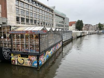 ムント塔の近くの水上花市場