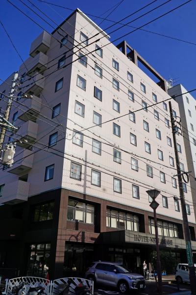 ホテルニュー奄美の2階にある朝食レストランですが、昼と夜の営業もあります。